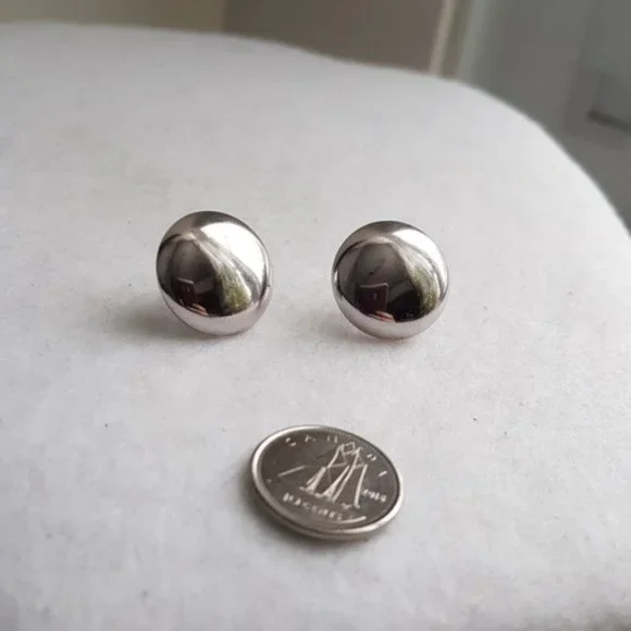 Vintage silver tone round dome stud earrings - Picture 2 of 3